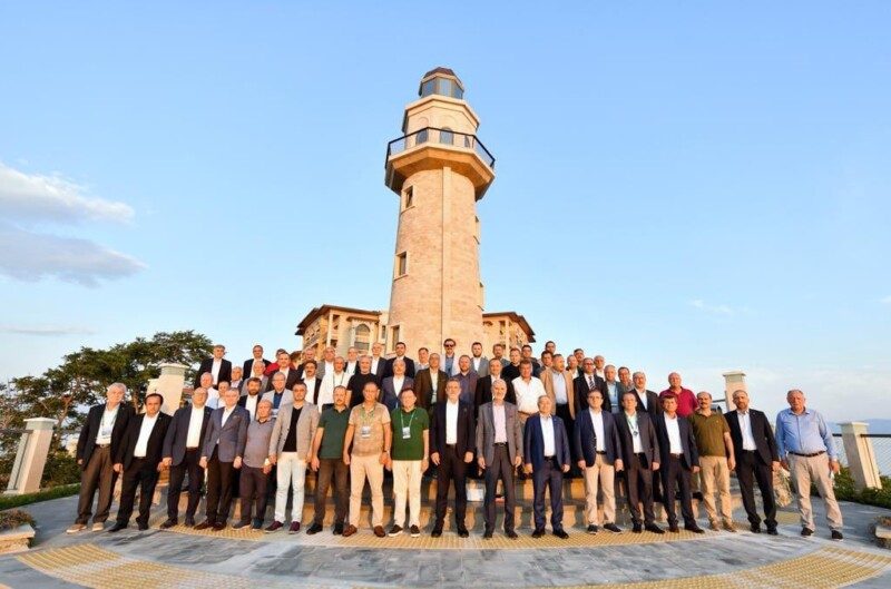 TOBB Başkanımız Sn. M. Rifat Hisarcıklıoğlu Başkanlığı'nda istişare toplantısı, Demokrasi ve Özgürlükler Adası'nda gerçekleştirildi.