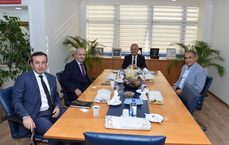 Ziraat Bankası Gebze Ticari Şube Yöneticisi Yıldıray Dursun ve Müşteri Temsilcisi Çağatay Meşe Odamızı Ziyaret Etti