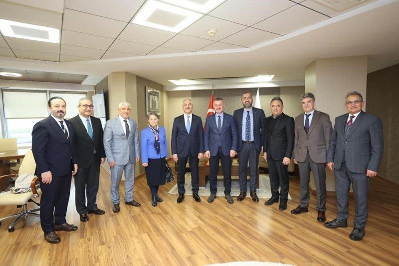 Kocaeli Büyükşehir Belediye Başkanı Doç. Dr. Sn. Tahir Büyükakın’ı makamında ziyaret ettik