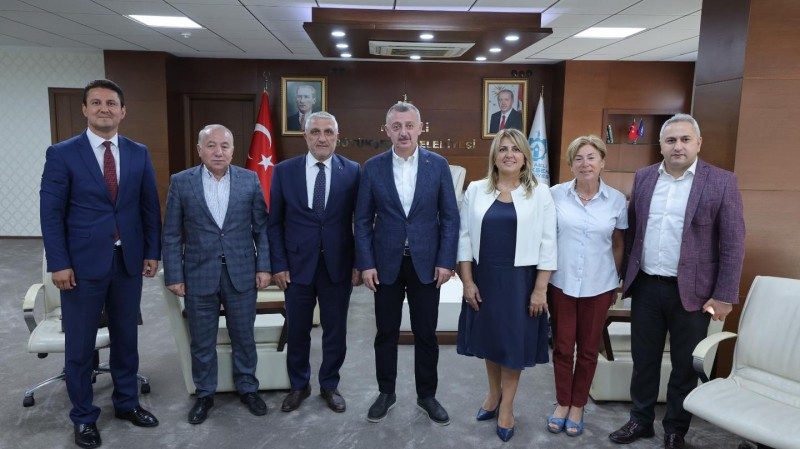 İnsan Kaynakları Dayanışma Derneği Başkanı ve Beraberindeki Heyet ile Kocaeli Büyükşehir Belediye Başkanımızı Ziyaret Ettik