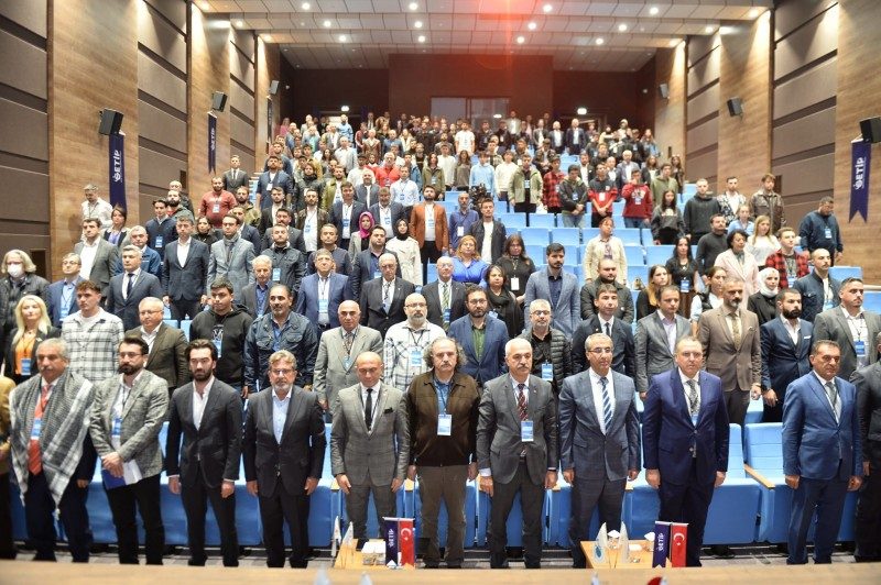 Gebze Ticaret ve İş Geliştirme Platformu  ve Gebze Teknik Üniversitesi işbirliği İş Dünyası Yapay Zeka konferansını Gebze Teknik Üniversitesi konferans salonunda gerçekleştirdik.