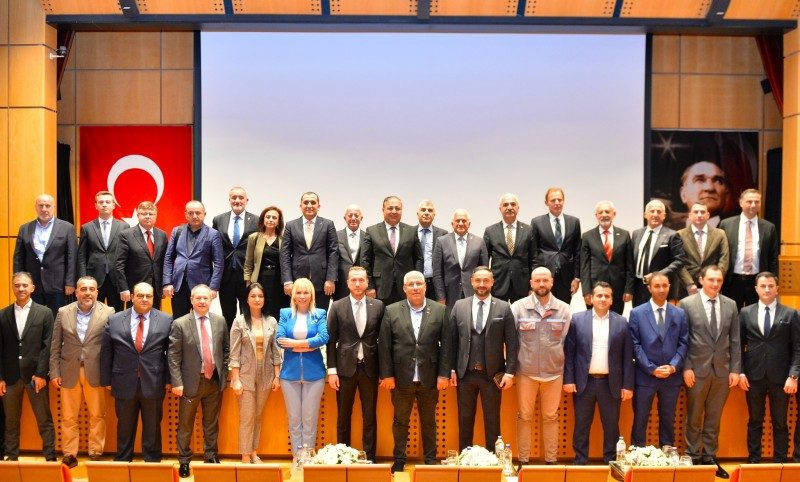 İstanbul Demir ve Demir Dışı Metaller İhracat Birliği'nin GOSB konferans salonu'nda düzenlediği Türk Metal Sanayi İhracat Endeksi raporunun açıklandığı basın toplantısına katıldık