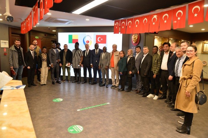 Batı Afrika Ülkesi Benin Cumhuriyeti iş insanlarından oluşan heyet Odamızı ziyaret etti.