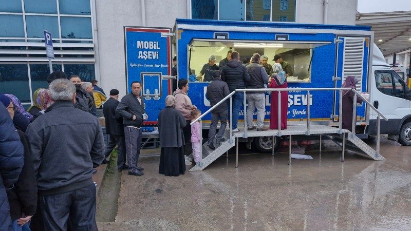 MOBİL AŞEVİMİZ İLE GEBZE FATİH DEVLET  HASTANESİ’NDE İFTAR PROGRAMI GERÇEKLEŞTİRDİK