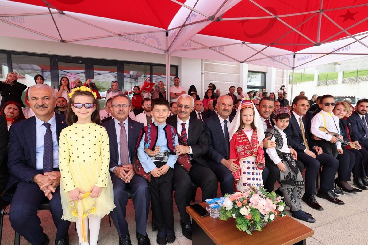 GEBZE KAYMAKAMLIĞI TARAFINDAN DÜZENLENEN 23 NİSAN ULUSAL EGEMENLİK VE ÇOCUK BAYRAMI KUTLAMA PROGRAMINA KATILDIK