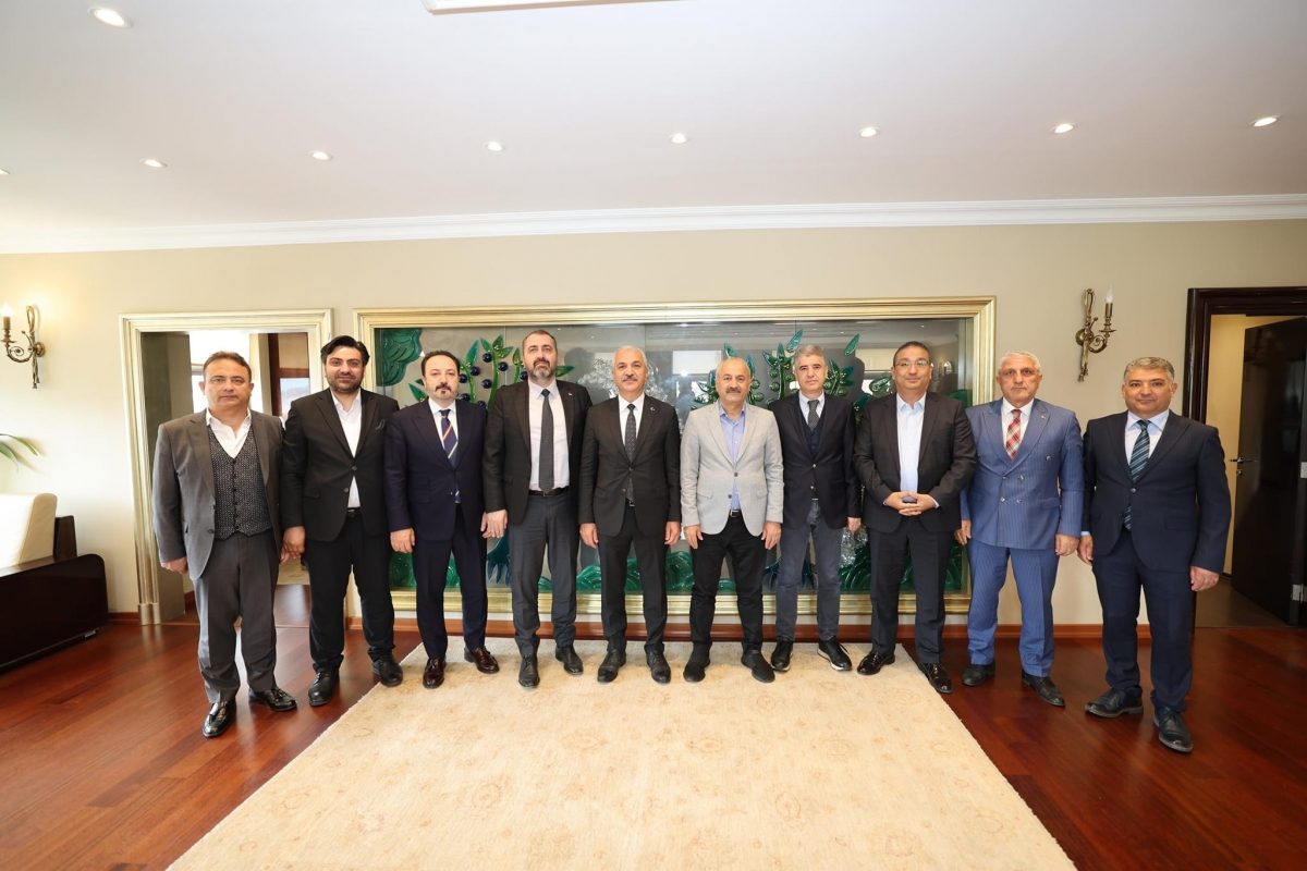 GEBZE BELEDİYE BAŞKANLIĞI GÖREVİNE YENİDEN SEÇİLEN SN. ZİNNUR BÜYÜKGÖZ’E HAYIRLI OLSUN ZİYARETİNDE BULUNDUK