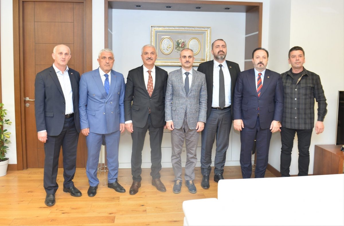 ÇAYIROVA BELEDİYE BAŞKANLIĞI GÖREVİNE YENİDEN SEÇİLEN BÜNYAMİN ÇİFTÇİ'YE HAYIRLI OLSUN ZİYARETİNDE BULUNDUK