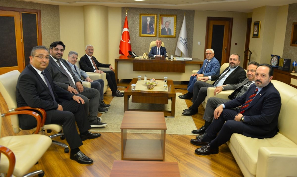 KOCAELİ BÜYÜKŞEHİR BELEDİYE BAŞKANLIĞI GÖREVİNE YENİDEN SEÇİLEN DOÇ. DR. TAHİR BÜYÜKAKIN’A HAYIRLI OLSUN ZİYARETİNDE BULUNDUK
