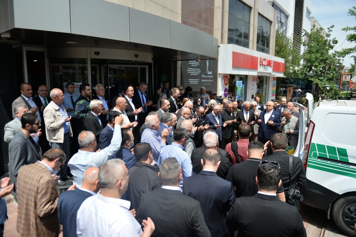 1988-2009 yılları arası Yönetim Kurulu Başkanlığı yapan Sayın İBRAHİM BAŞARAN için Odamızda merasim gerçekleştirildi.