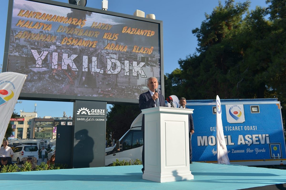 GEBZE KENT MEYDANI’NDA  “DEPREM FARKINDALIK VE ANMA PROGRAMI” KONULU PANELİ GERÇEKLEŞTİRDİK.