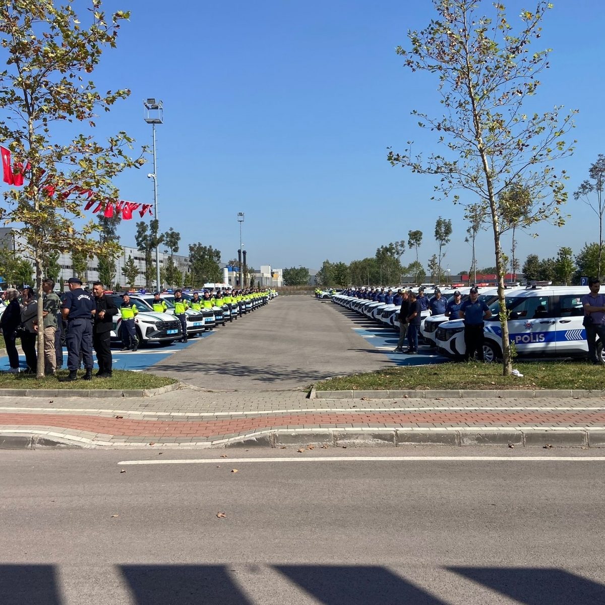 İçişleri Bakanlığı tarafından trafik ve asayiş için alınan araçların teslim törenine katıldık