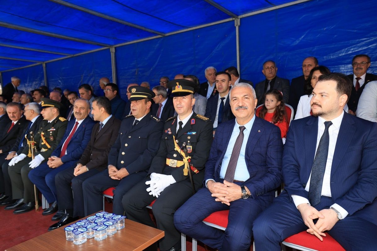 Gebze Kaymakamlığımız tarafından kent meydanında düzenlenen 29 Ekim Cumhuriyet Bayramı kutlama programına katıldık