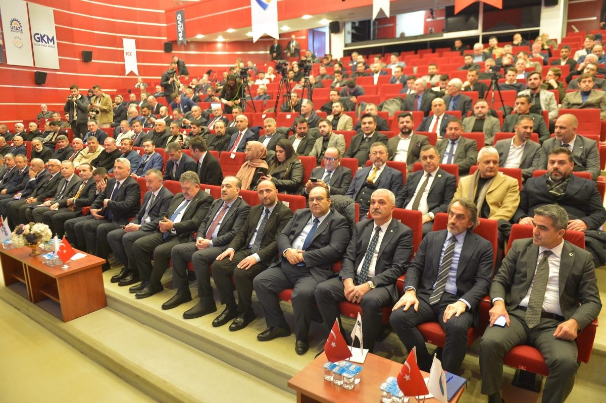GEBZE TİCARET ODASI TARAFINDAN DÜZENLENEN GEBZE İŞ DÜNYASI İSTİŞARE TOPLANTISI, T.C. TİCARET BAKANI PROF. DR. ÖMER BOLAT'IN KATILIMIYLA BÜYÜK BİR BAŞARIYLA GERÇEKLEŞTİRİLDİ.