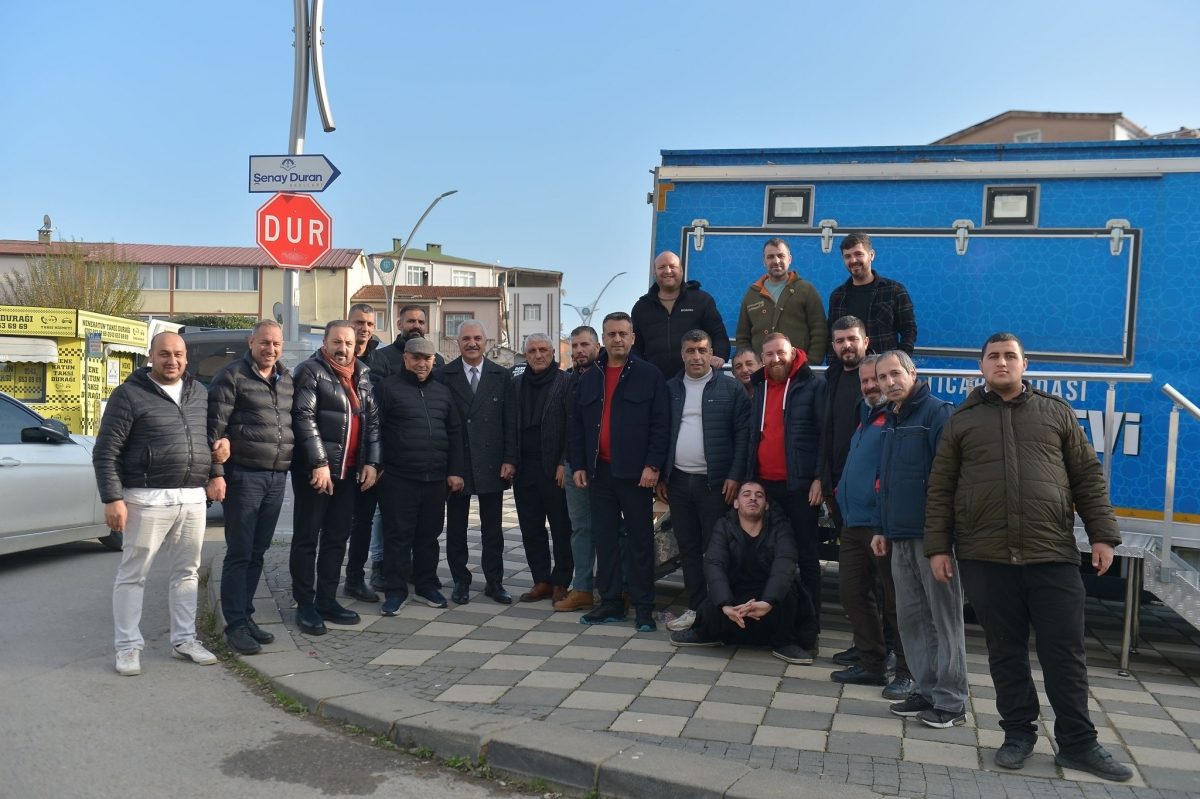 Gebze Ticaret Odamızın mobil aşevi aracı ile Darıca'da yaşanan doğalgaz patlamalarında etkilenen vatandaşlarımıza yemek dağıtımını gerçekleştirdik.