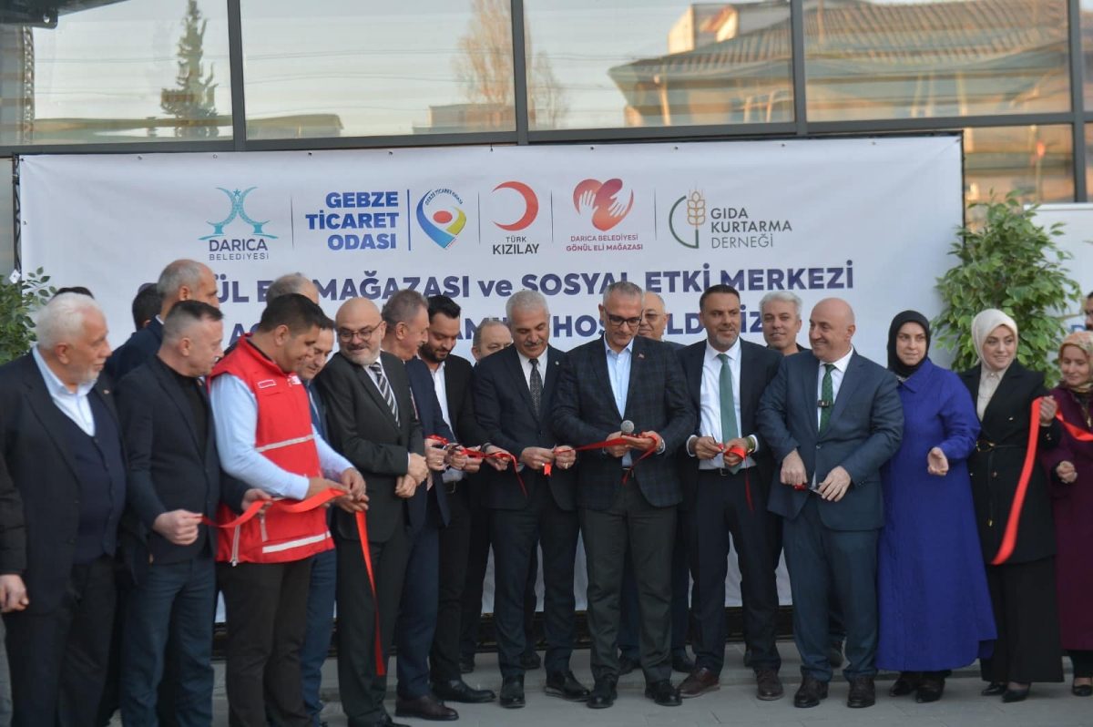 Darıca Hizmet Merkezimizde, Gönül Eli Mağazası ve Sosyal Etki Merkezi’nin açılışını yaptık.