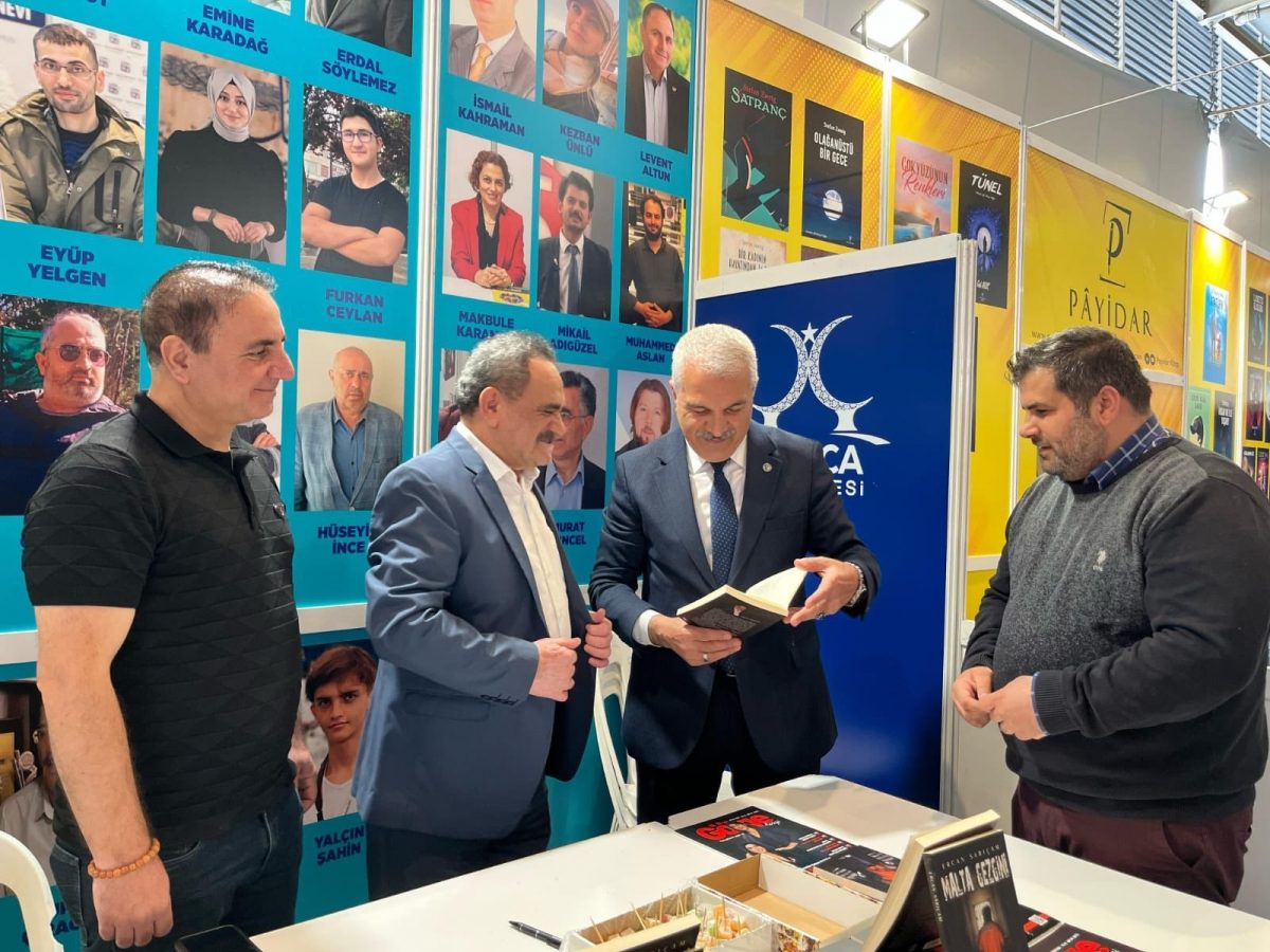 Darıca Kaymakamlığı ve Darıca Belediyesi tarafından düzenlenen kitap fuarına katıldık.