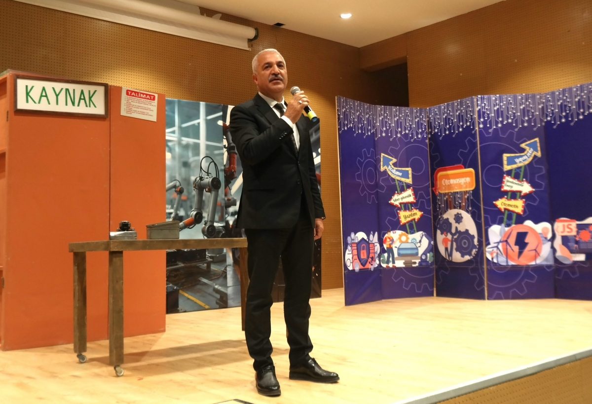 "Altın Bilezik" Tiyatro Oyunu ile Geleceğe Dokunuyoruz!