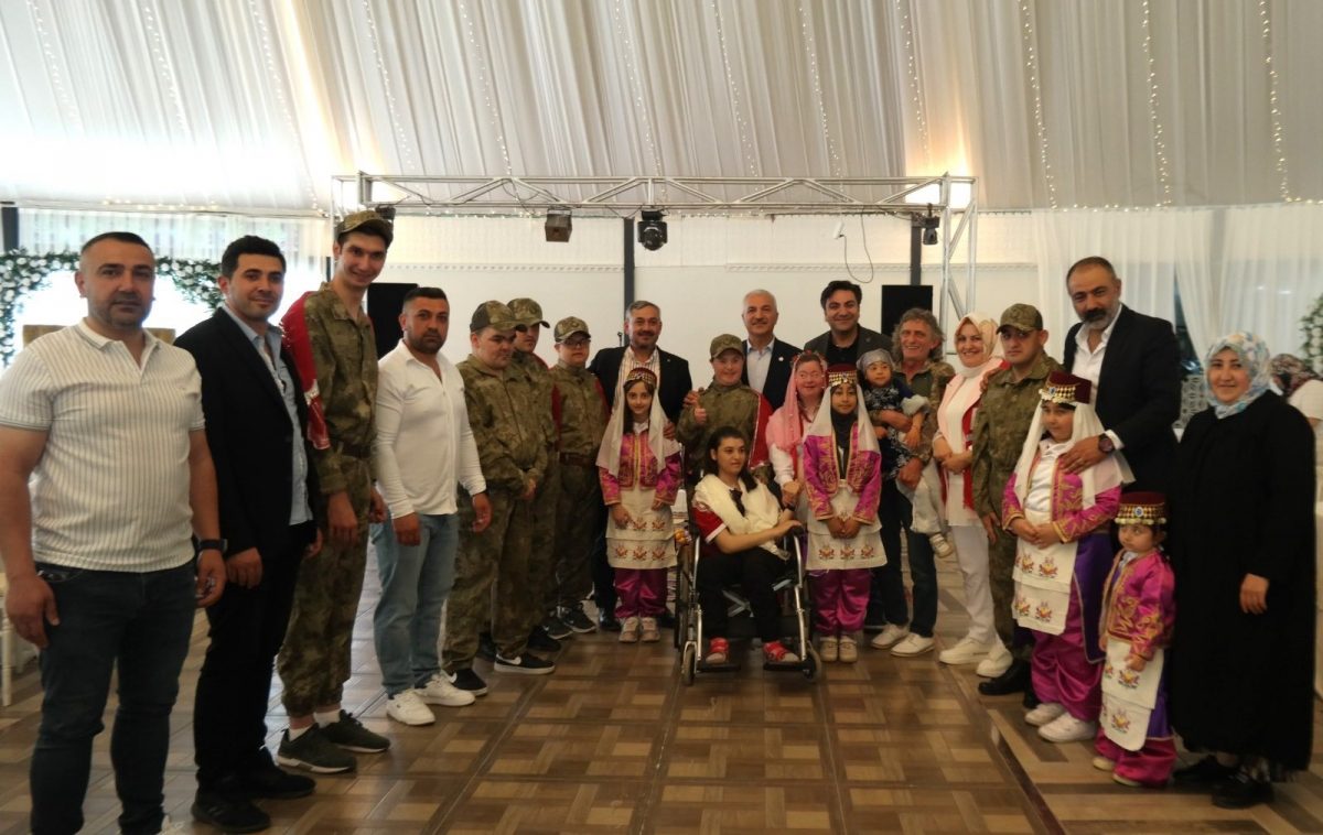 Kızılay Gebze Şubesi tarafından düzenlenen Asker Kınası ve Anneler Günü Programına Katıldık