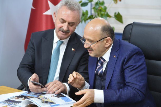 Önceki dönem Başbakan Yardımcımız Sn. Fikri IŞIK, Adalet ve Kalkınma Partisi Gebze Belediye Başkan Adayı Sn. Zinnur BÜYÜKGÖZ ve beraberindeki ilçe teşkilatı üyeleri Odamıza ziyarette bulundular.