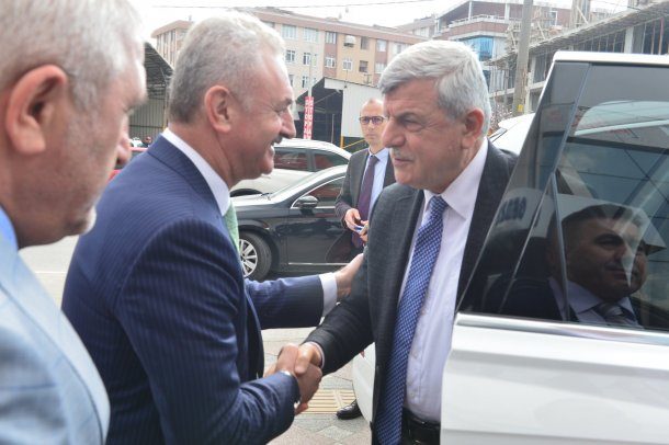 <div>Kocaeli Büyükşehir Belediye Başkanı Sn. İbrahim Karaosmanoğlu' nun Odamıza gerçekleştirdiği veda ziyareti</div>