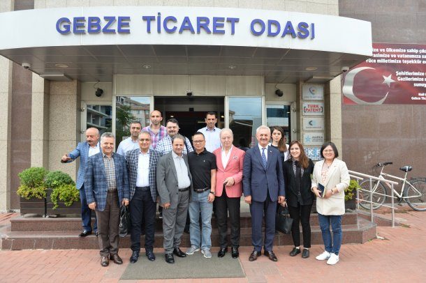 <div>Çin ve İran iş insanlarından oluşan heyet, Odamız' a ziyarette bulundu</div>
