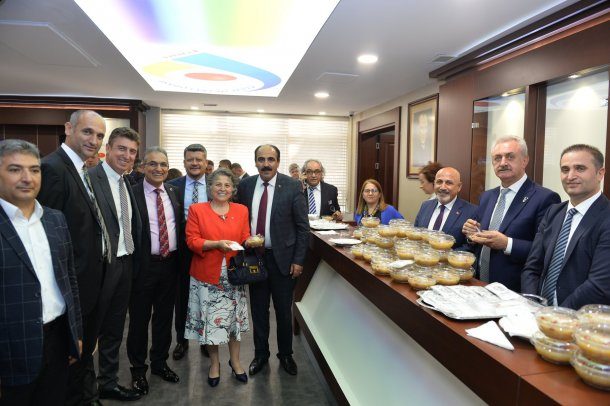 Yönetim Kurulu Başkanımız  tarafından mübarek Muharrem ayında aşure dağıtımıyla Eylül ayı Meslek Komite ve Meclis Toplantımız Başladı
