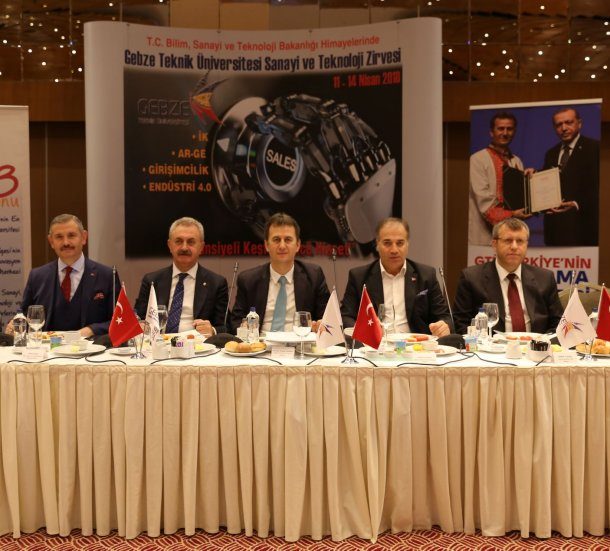 <div>Başkanımız, Odamız Destekleriyle 11-14 Nisan 2018 tarihlerinde düzenlenecek, "GTÜ Sanayi ve Teknoloji Zirvesi" nin Ulusal Basın Toplantısı'na Katıldı</div>