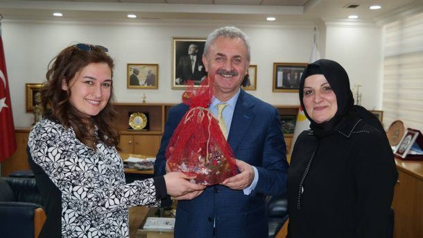 <div>Odamız ev sahipliğinde gerçekleşen"Tılsımlar Karma Resim Sergisi nin sanatçıları Başkanımızı Ziyaret Etti</div>