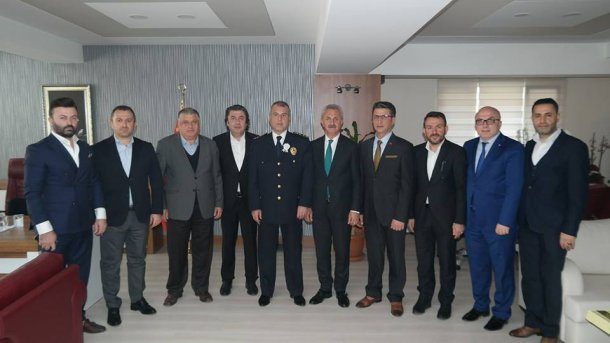 <div>Türk Polis Teşkilatımızın 173. Kuruluş Yıldönümü nedeniyle Yönetim Kurulu Başkanımız Sayın Nail ÇİLER Gebze İlçe Emniyet Müdürü Sayın Adnan AKSAKAL' ı ziyaret etti</div>