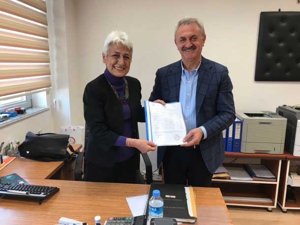 <div>Yönetim Kurulu Başkanımız Sn. Nail ÇİLER, mazbatasını Gebze 1.İlçe Seçim Kurulu Başkanı Sn. Fahriye ORUÇOĞLU' nun elinden aldı.</div>