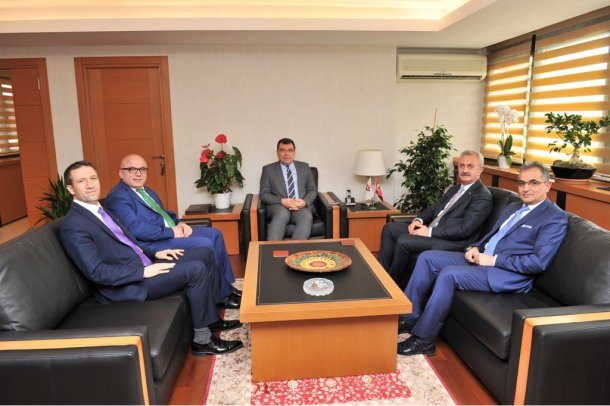 <div>TÜBİTAK Başkanı Prof. Dr. Sn. Hasan MANDAL'ı, Yönetim Kurulu Başkanımız Sn. Nail ÇİLER öcülüğünde, Oda heyetimiz ziyaret etti.</div>