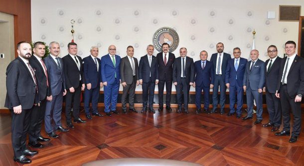 <div>Yönetim Kurulu Başkanımız Sn. Nail ÇİLER ve beraberindeki Oda heyetimiz, Birlik Başkanımız Sn. M. Rifat HİSARCIKLIOĞLU'nu makamında ziyaret etti.</div>
