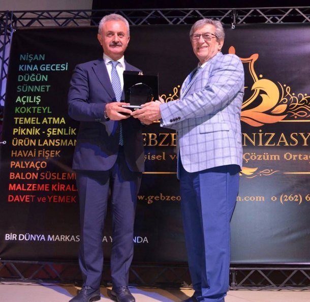 Ahmet Penbegüllü anısına 82. İl Gebze Vefa Ödülünü Yönetim Kurulu Başkanımız Sn. Nail Çiler aldı.