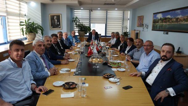 <div>Cumhuriyet Halk Partisi Gebze İlçe Başkanı Sn. Musa YILMAZ ve yönetim kurulu üyeleri, Başkanımız Sn. Nail ÇİLER'e hayırlı olsun ziyaretinde bulundu.</div>