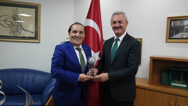 Düzce Dernekler Federasyonu Yönetim Kurulu Başkanı Sn. Şemsi DURDU ve eşi Sn. Nuran DURDU Başkanımıza hayırlı olsun ziyaretinde bulundu.