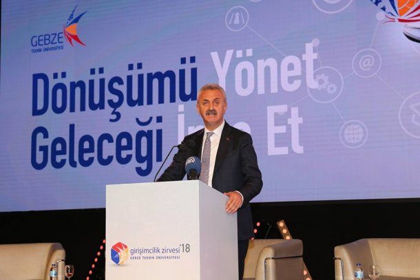 <div>Başbakan Yardımcımız Sn. Fikri IŞIK' ın katılımları ve Odamızın destekleriyle düzenlenen GTÜ Sanayi Zirvesi' nin açılış töreninde bir konuşma yapan Yönetim Kurulu Başkanımız Sn. Nail ÇİLER, robotların hayatımıza girdiğini belirtt.</div>