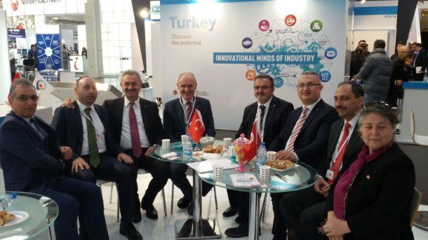 <div>HANNOVER MESSE 2017 FUARI'nın ilk günü, standımıza gösterilen yoğun ilgiyle başladı.</div>