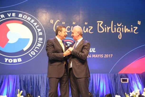 TOBB Başkanı M. Rifat HİSARCIKLIOĞLU, Başkanımız NAİL ÇİLER i başarılı çalışmalarından dolayı tebrik etti.