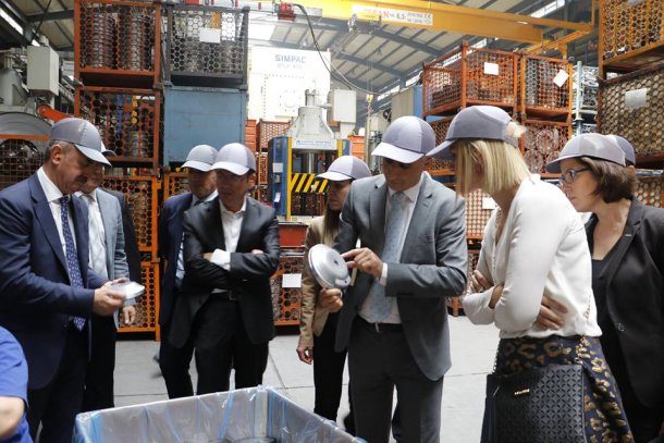 <div>Yönetim Kurulu Başkanımız, GOSB'da faaliyet gösteren sanayicileri ziyaret programında bu ay Ulus Metal San. ve Tic. A.Ş'yi ziyaret etti.</div>