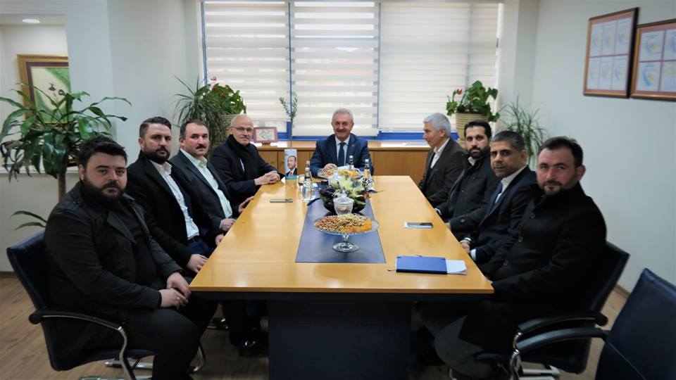 Adalet ve Kalkınma Partisi Gebze İlçe Başkanı Sn. İrfan AYAR ve ilçe yönetimi Başkanımızı ziyaret ederek, AK Parti Kocaeli İl Başkanlığı 6. Olağan Kongresi için hazırlanan"zeytin dalı” şeklindeki davetiyeyi takdim ettiler.