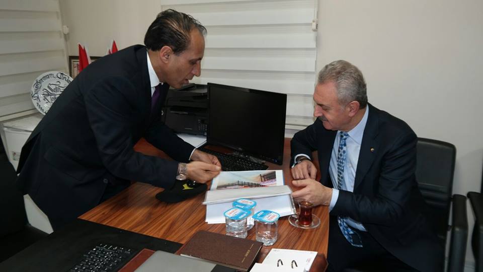 Kocaeli Valimiz Sn. Hüseyin AKSOY ve ilçe protokolümüzün yetkilileri tarafından eğitime ve bölgemizin gelişimine sağladığı tüm katkılardan dolayı Başkanımızın tebrik edilerek, plaketini Valimizin elinden almasının gururunu yaşadık.