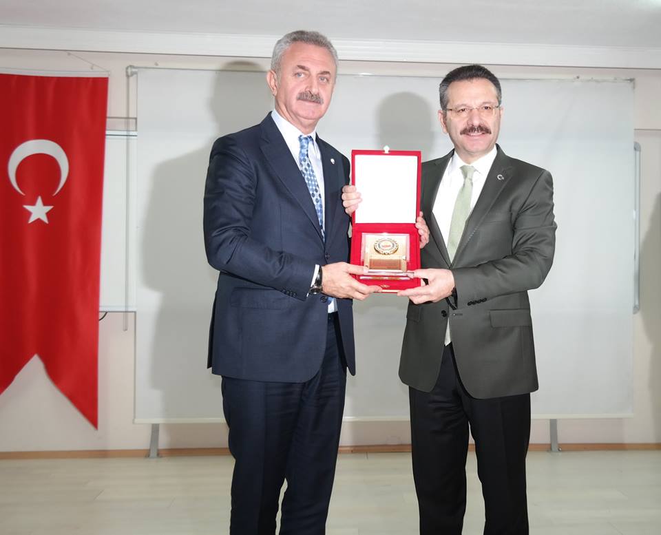 Kocaeli Valimiz Sn. Hüseyin AKSOY ve ilçe protokolümüzün yetkilileri tarafından eğitime ve bölgemizin gelişimine sağladığı tüm katkılardan dolayı Başkanımızın tebrik edilerek, plaketini Valimizin elinden almasının gururunu yaşadık.