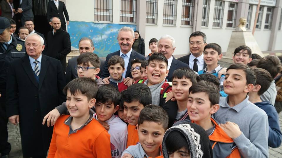 Kocaeli Valimiz Sn. Hüseyin AKSOY ve ilçe protokolümüzün yetkilileri tarafından eğitime ve bölgemizin gelişimine sağladığı tüm katkılardan dolayı Başkanımızın tebrik edilerek, plaketini Valimizin elinden almasının gururunu yaşadık.