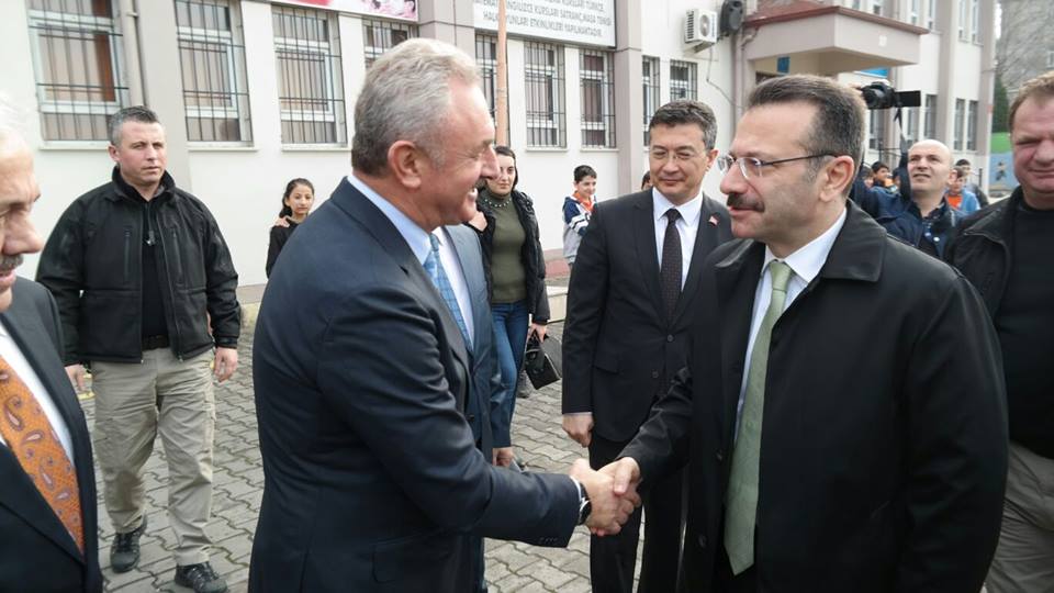 Kocaeli Valimiz Sn. Hüseyin AKSOY ve ilçe protokolümüzün yetkilileri tarafından eğitime ve bölgemizin gelişimine sağladığı tüm katkılardan dolayı Başkanımızın tebrik edilerek, plaketini Valimizin elinden almasının gururunu yaşadık.