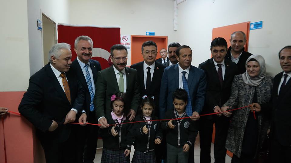 Kocaeli Valimiz Sn. Hüseyin AKSOY ve ilçe protokolümüzün yetkilileri tarafından eğitime ve bölgemizin gelişimine sağladığı tüm katkılardan dolayı Başkanımızın tebrik edilerek, plaketini Valimizin elinden almasının gururunu yaşadık.