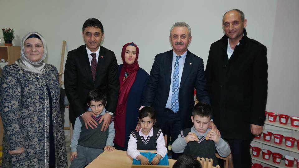 Kocaeli Valimiz Sn. Hüseyin AKSOY ve ilçe protokolümüzün yetkilileri tarafından eğitime ve bölgemizin gelişimine sağladığı tüm katkılardan dolayı Başkanımızın tebrik edilerek, plaketini Valimizin elinden almasının gururunu yaşadık.
