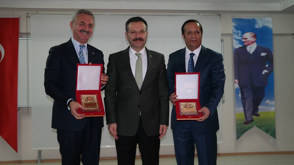 Kocaeli Valimiz Sn. Hüseyin AKSOY ve ilçe protokolümüzün yetkilileri tarafından eğitime ve bölgemizin gelişimine sağladığı tüm katkılardan dolayı Başkanımızın tebrik edilerek, plaketini Valimizin elinden almasının gururunu yaşadık.