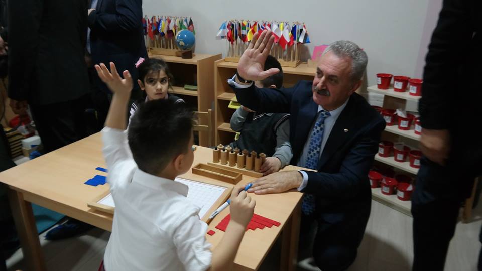 Kocaeli Valimiz Sn. Hüseyin AKSOY ve ilçe protokolümüzün yetkilileri tarafından eğitime ve bölgemizin gelişimine sağladığı tüm katkılardan dolayı Başkanımızın tebrik edilerek, plaketini Valimizin elinden almasının gururunu yaşadık.