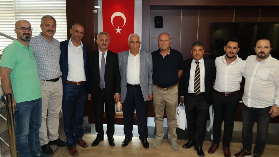 Gebze Ticaret Odası Geleneksel Bayramlaşma Törenimizi, Meclis Başkanımız, Yönetim Kurulu Üyelerimiz ve Meslek Komite Üyelerimizin katılımı ve Başkanımızın ev sahipliğiyle Odamız Meclis Salonunda gerçekleştirdik. 