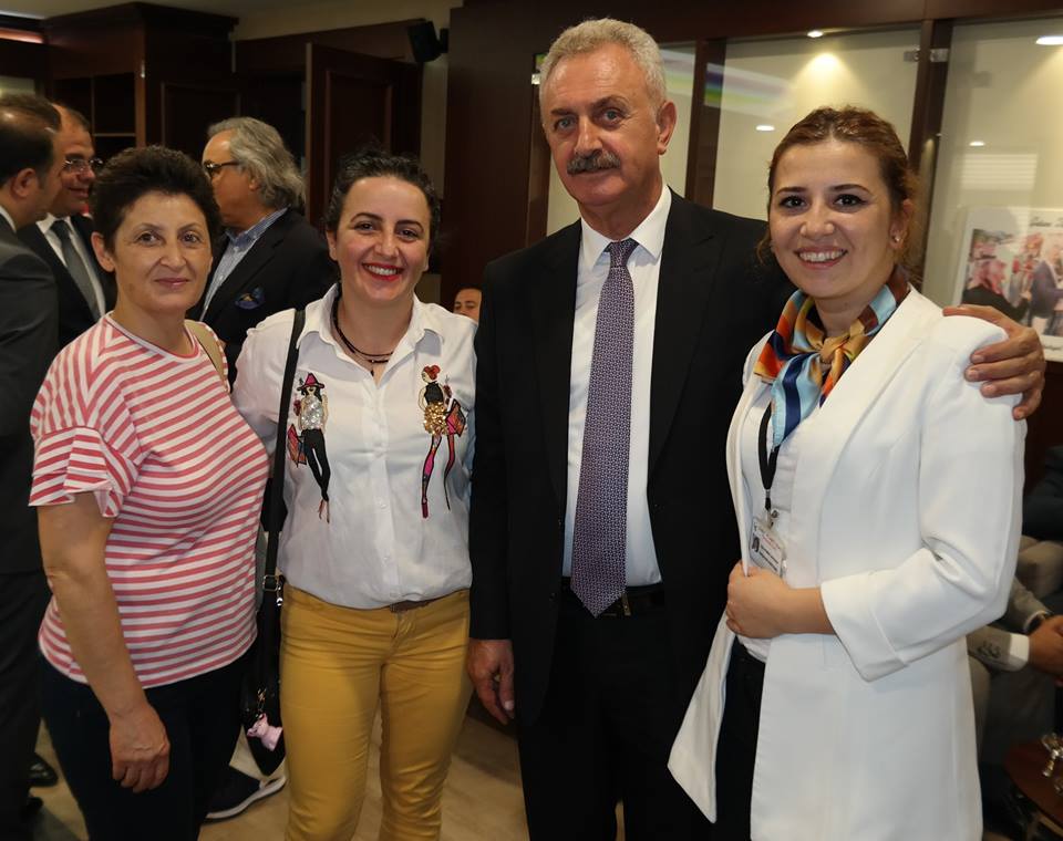 Gebze Ticaret Odası Geleneksel Bayramlaşma Törenimizi, Meclis Başkanımız, Yönetim Kurulu Üyelerimiz ve Meslek Komite Üyelerimizin katılımı ve Başkanımızın ev sahipliğiyle Odamız Meclis Salonunda gerçekleştirdik. 